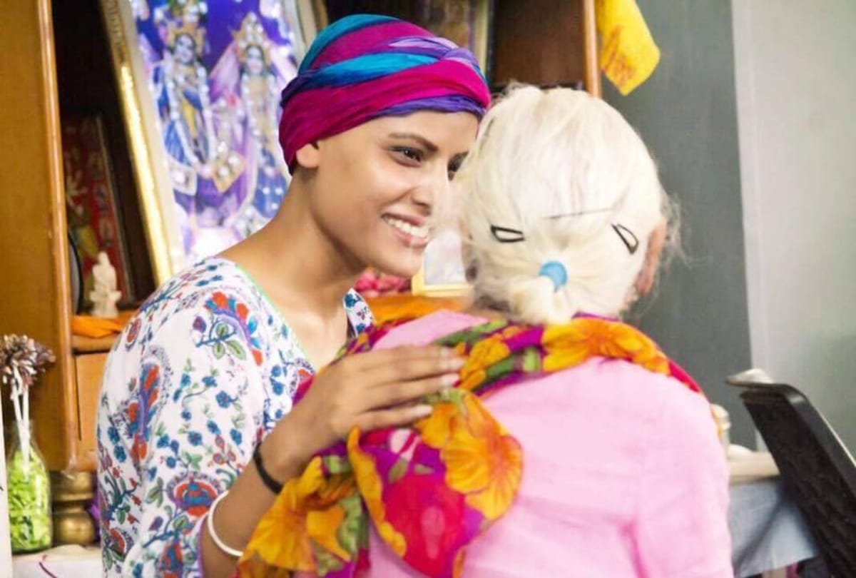 Battling Cancer delhi auto driver daughter battling cancer provides food to slum kids