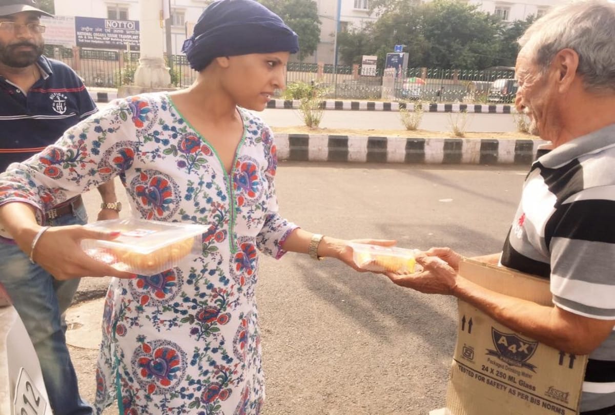 Battling Cancer delhi auto driver daughter battling cancer provides food to slum kids