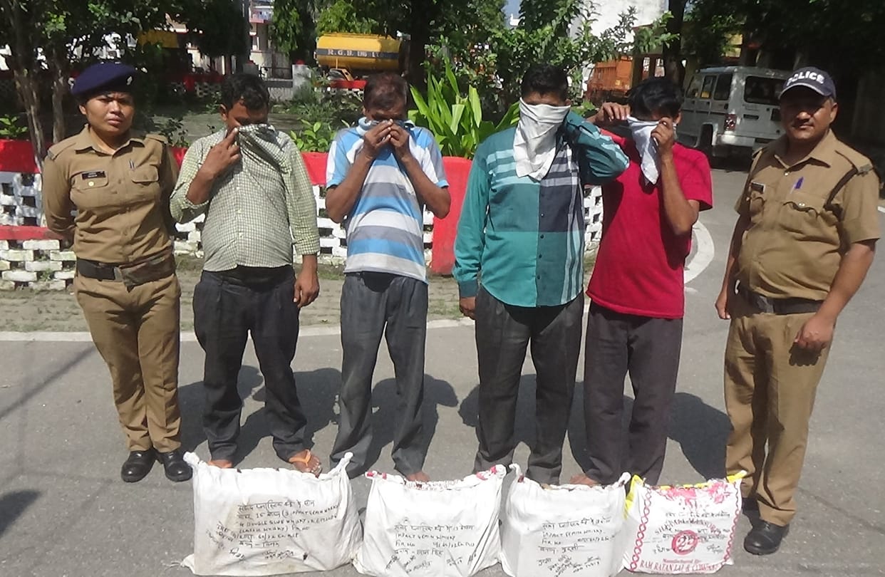 Four arrested with 73 bottles of English liquor in two cases of liquor smuggling