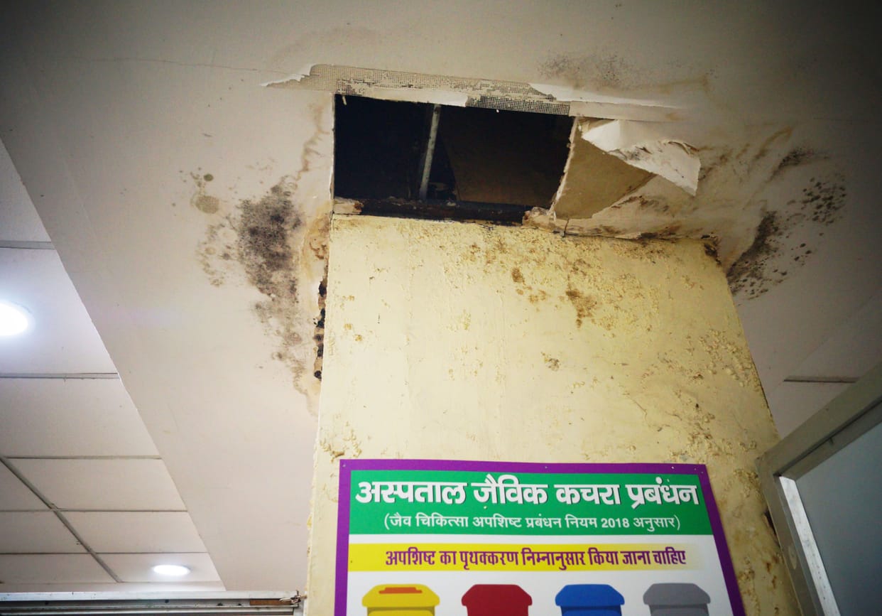 plaster of ceiling in BK hospital fall down