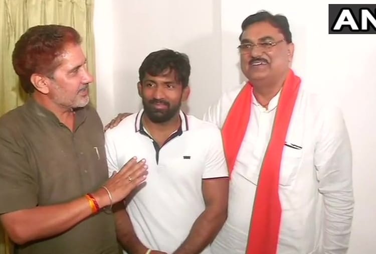 Wrestler Yogeshwar Dutt met Haryana Bharatiya Janata Party Chief Subhash Barala in Delhi