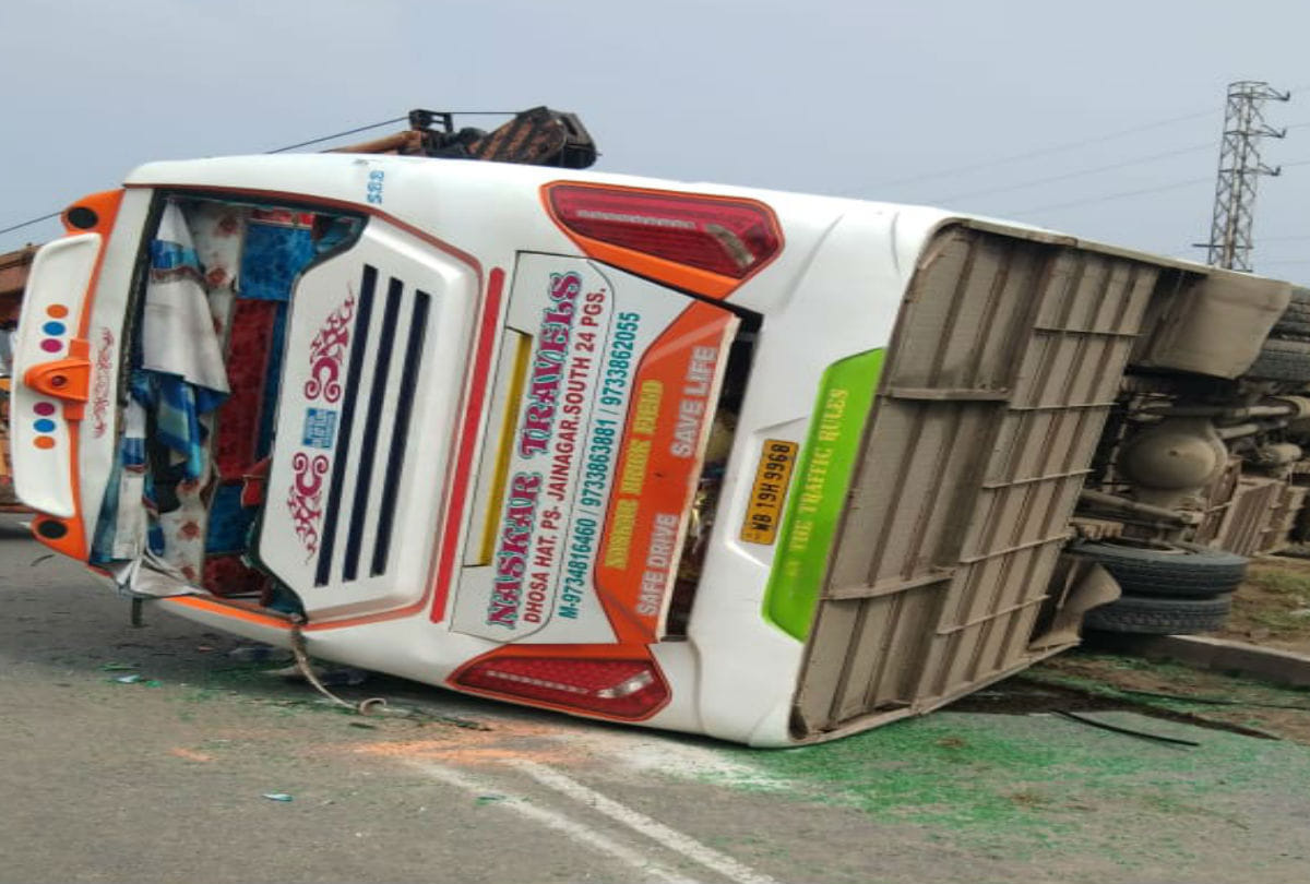 West Bengal Bus full of devotees overturned At Agra Delhi Highway Accident news