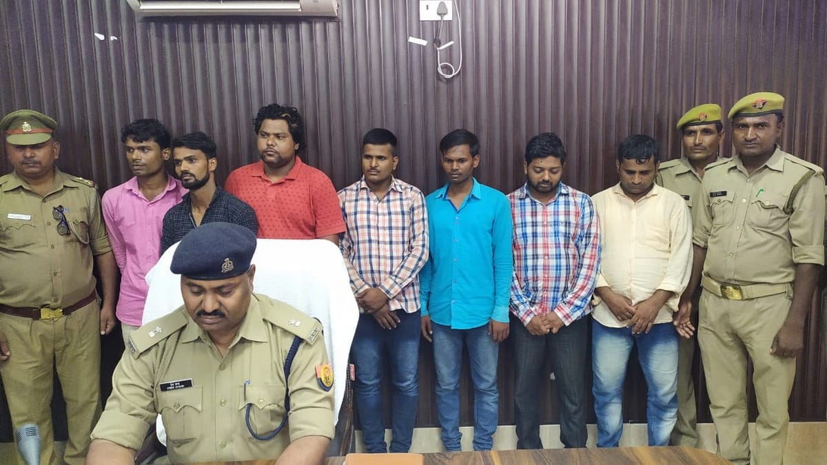 police arrested dalal raid on shop recovered laptop fake seal documents in sadar chandauli