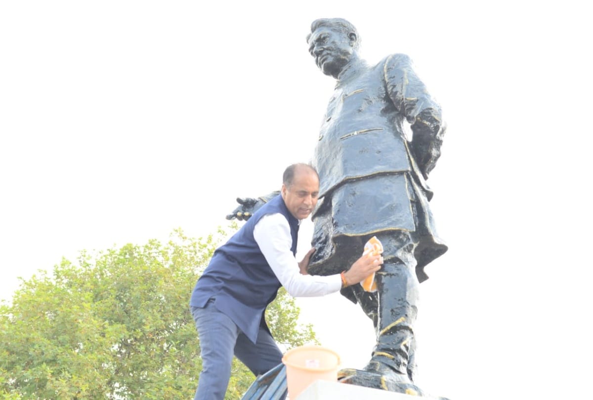 CM jairam thakur Clean statues of important persons in Shimla