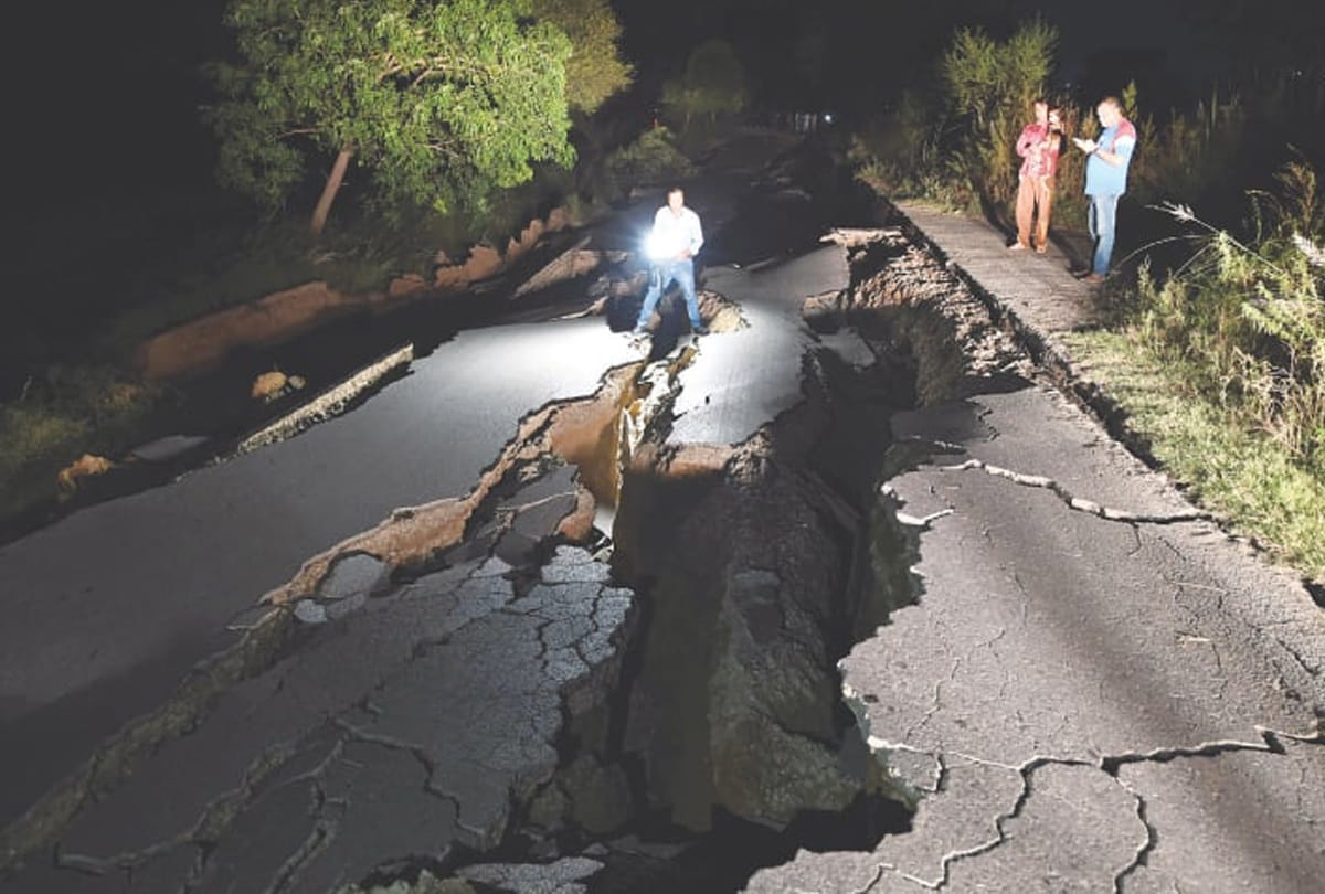 photos of Earthquake in pakistan occupied kashmir, major disaster, 30 died, more than 300 injured
