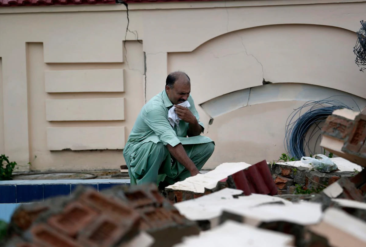 photos of Earthquake in pakistan occupied kashmir, major disaster, 30 died, more than 300 injured