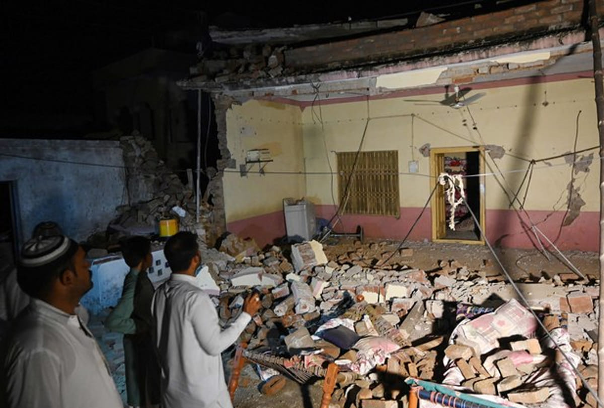 photos of Earthquake in pakistan occupied kashmir, major disaster, 30 died, more than 300 injured
