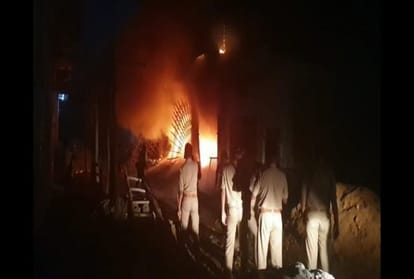 massive fire in agra plastic factory airfore firefighter called