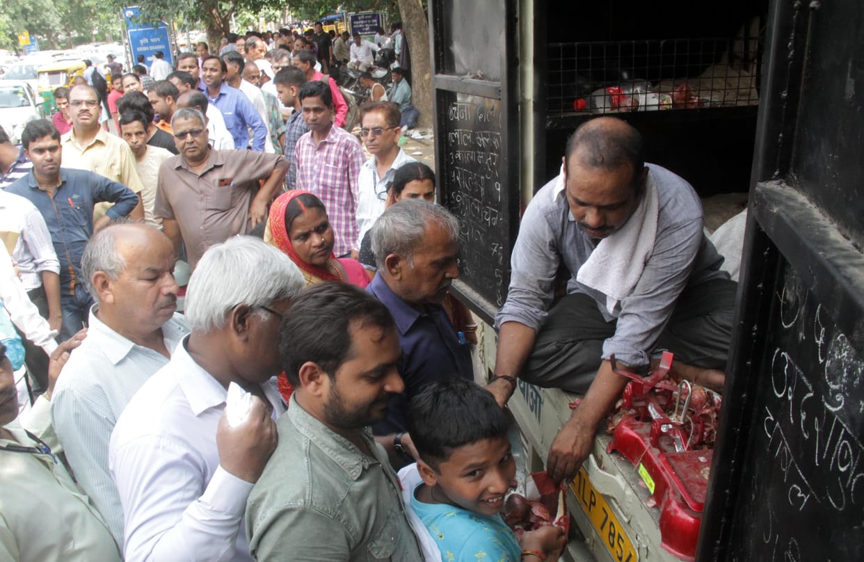 Long line to purchase onion