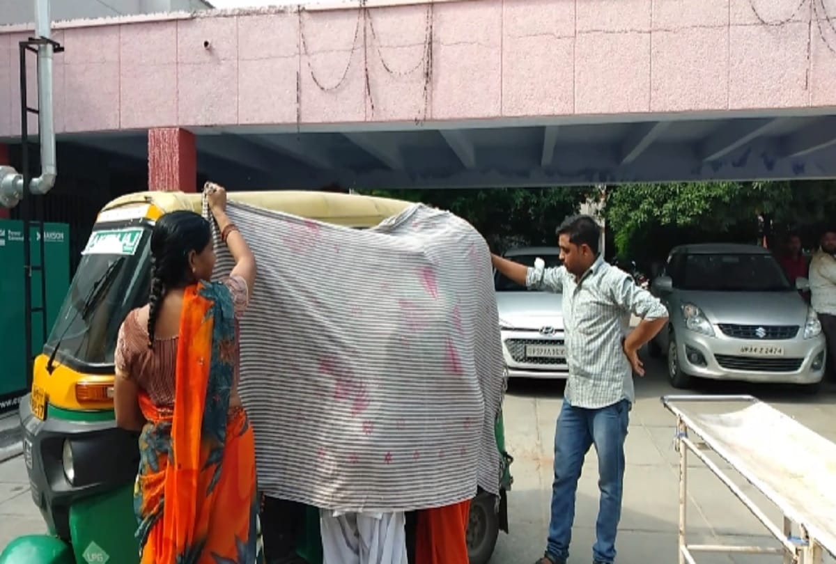 Negligence come out of state Medical college, women gave birth of child in Auto