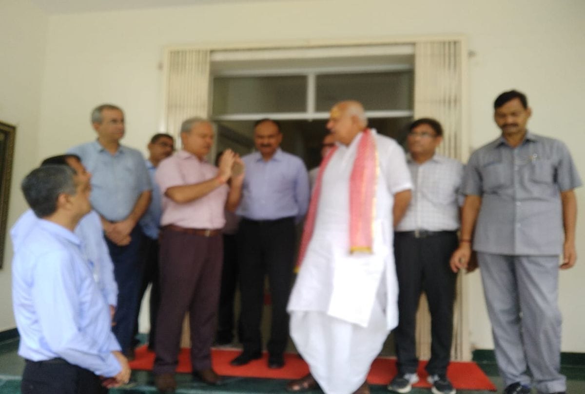 Surya Pratap Shahi Visits Veterinary University for Farmers' Income