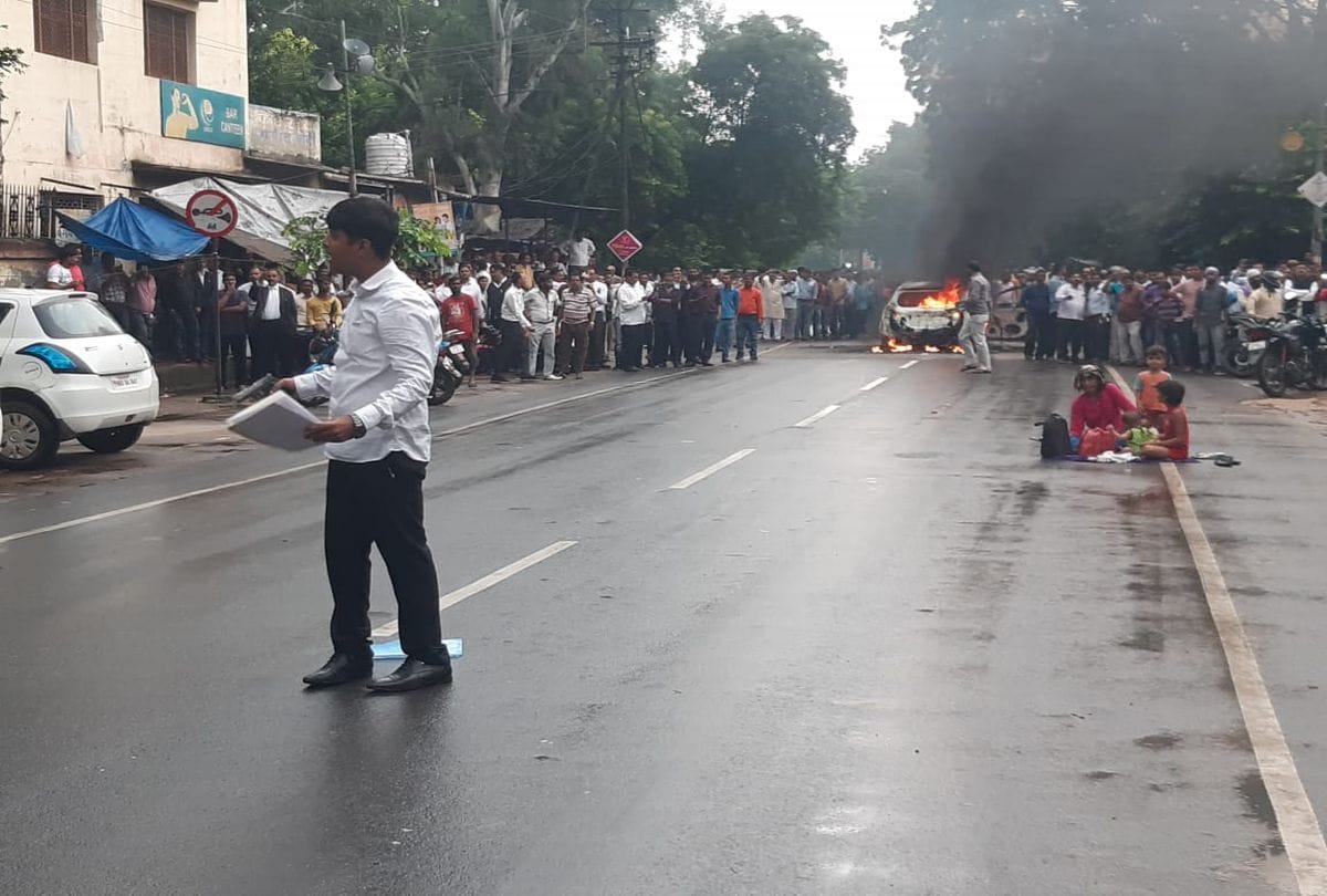 high profile drama at district headquarter mathura Youngman Fired in  Car