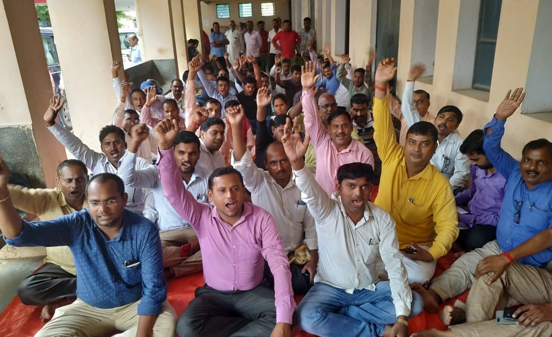Lekhpalas protesting against Kannauj incident