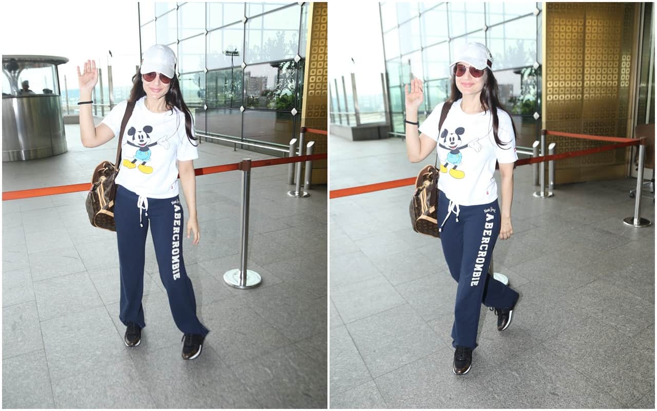 Ameesha Patel enjoys in pool wore a bikini