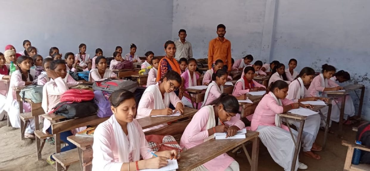 Akanksha tops in essay competition