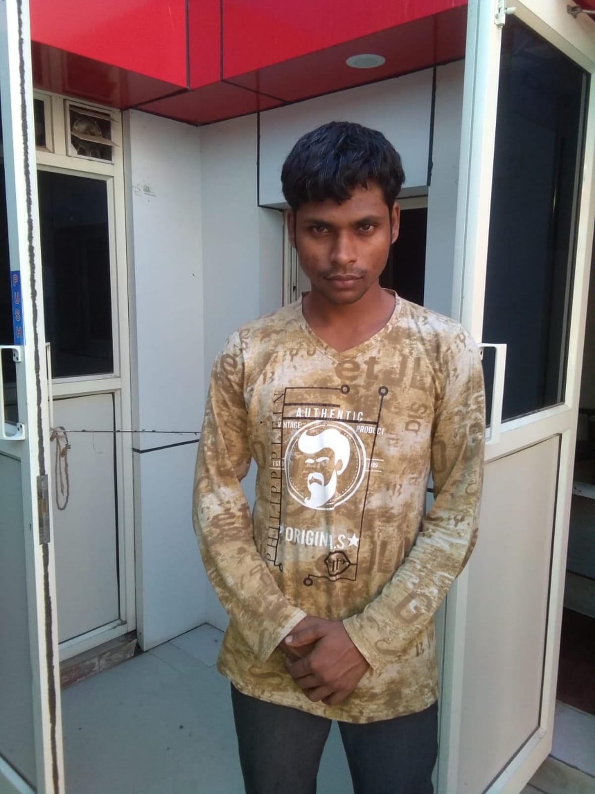 an accused escaped from manduadih police custody varanasi