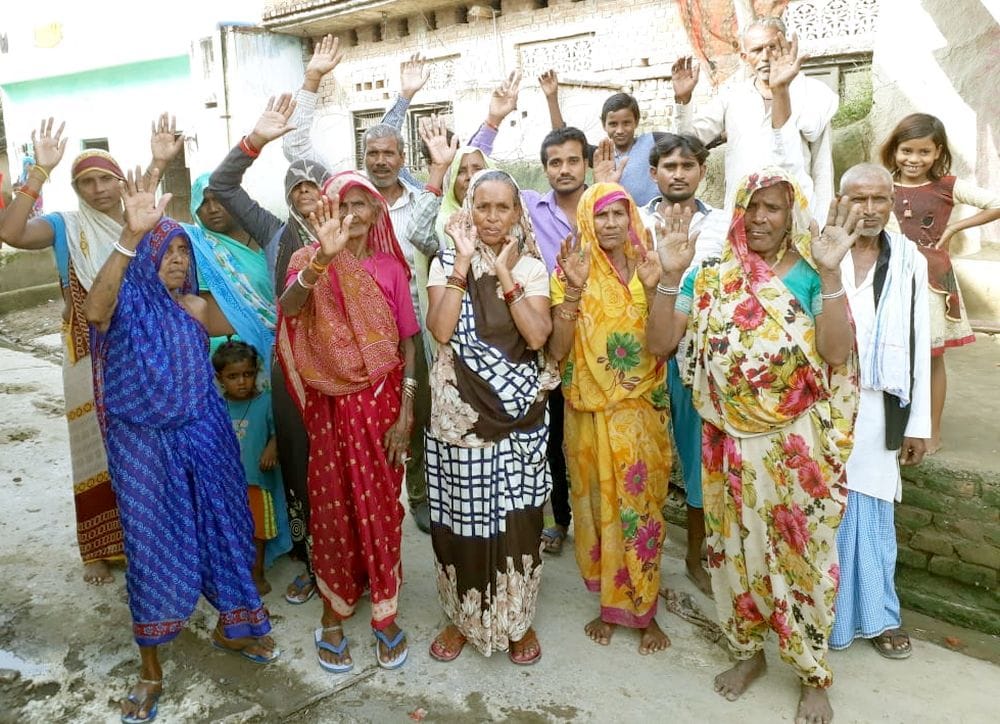 Women protesting against taking money in the name of giving gas connection
