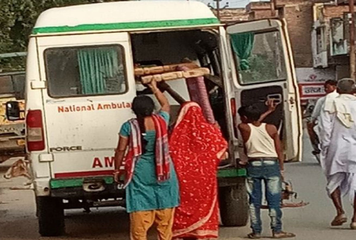 bed carried in 102 Ambulance Picture Goes Viral Social Media