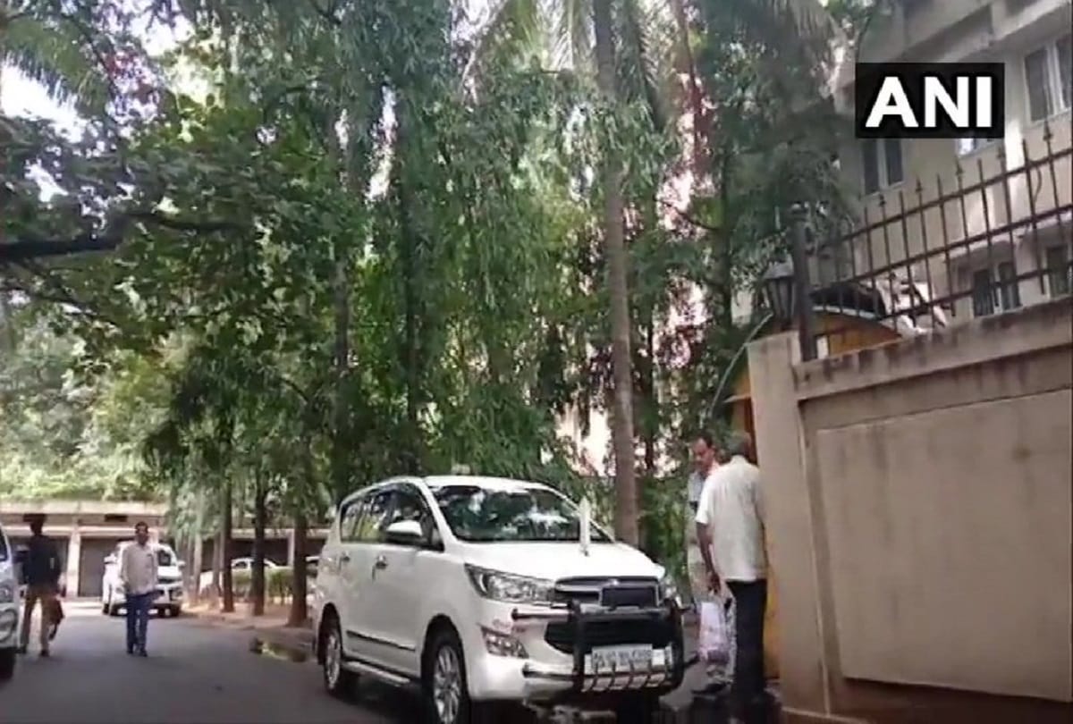 Karnataka: CBI team at Bengaluru former Police Commissioner Alok Kumar house in Phone tapping case