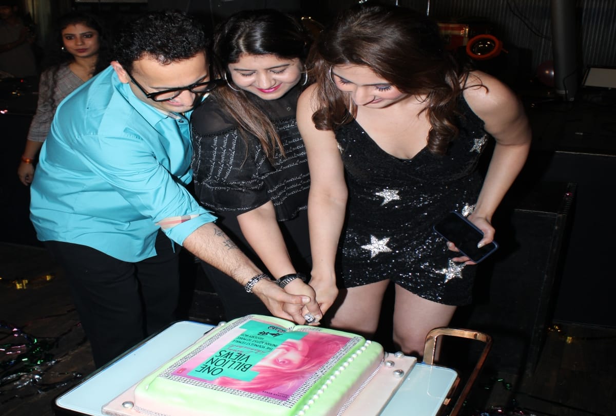 Dhvani Bhanushali celebrated of two song one billion views on youtube