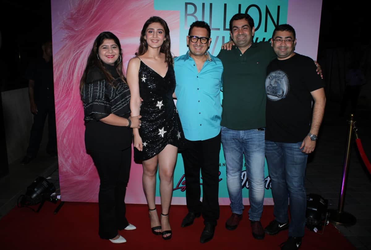 Dhvani Bhanushali celebrated of two song one billion views on youtube