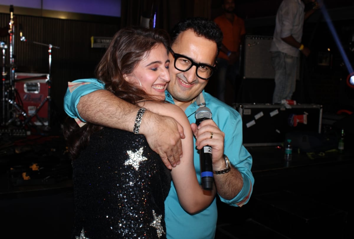 Dhvani Bhanushali celebrated of two song one billion views on youtube