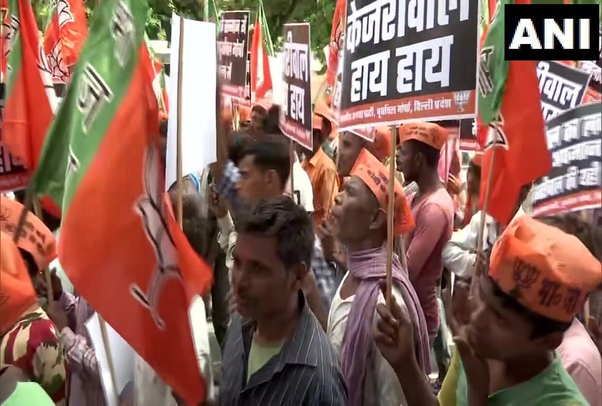 Police detained members of BJP Purvanchal Morcha who were protesting against Arvind Kejriwal 