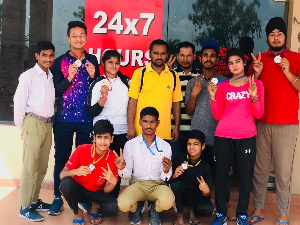 Two youths who pounce on mobile from people, two minors arrested