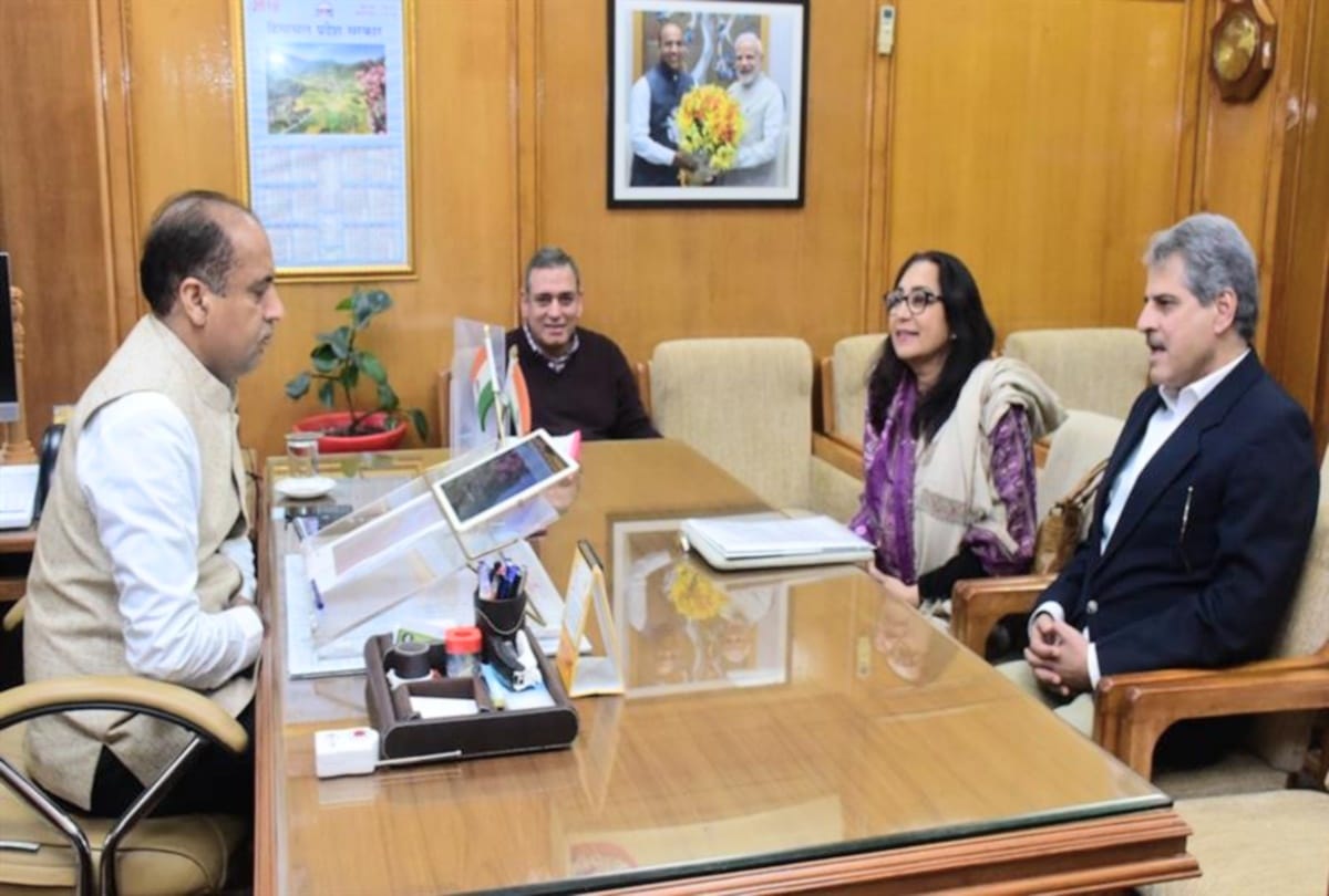 govt will assist filmmakers highlighting Himachal's natural beauty: cm