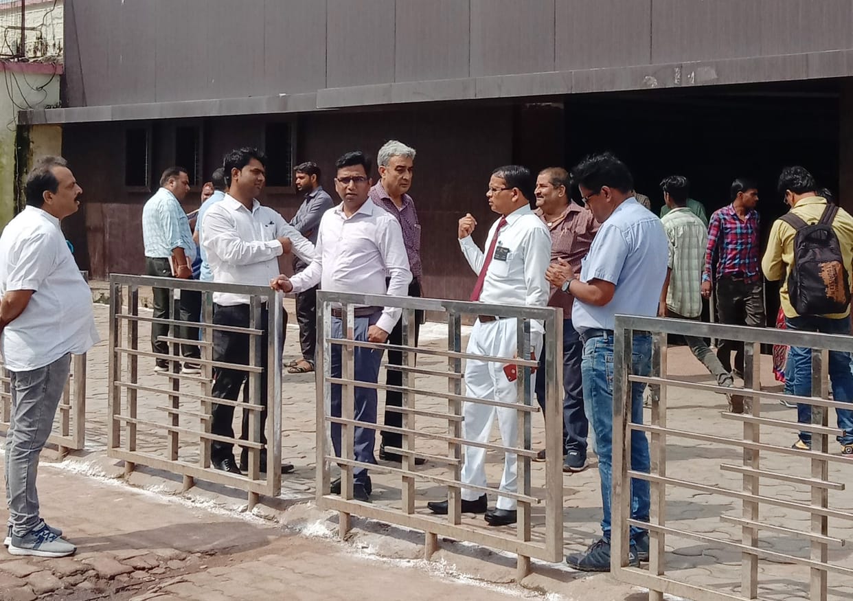 railway station visited by officers
