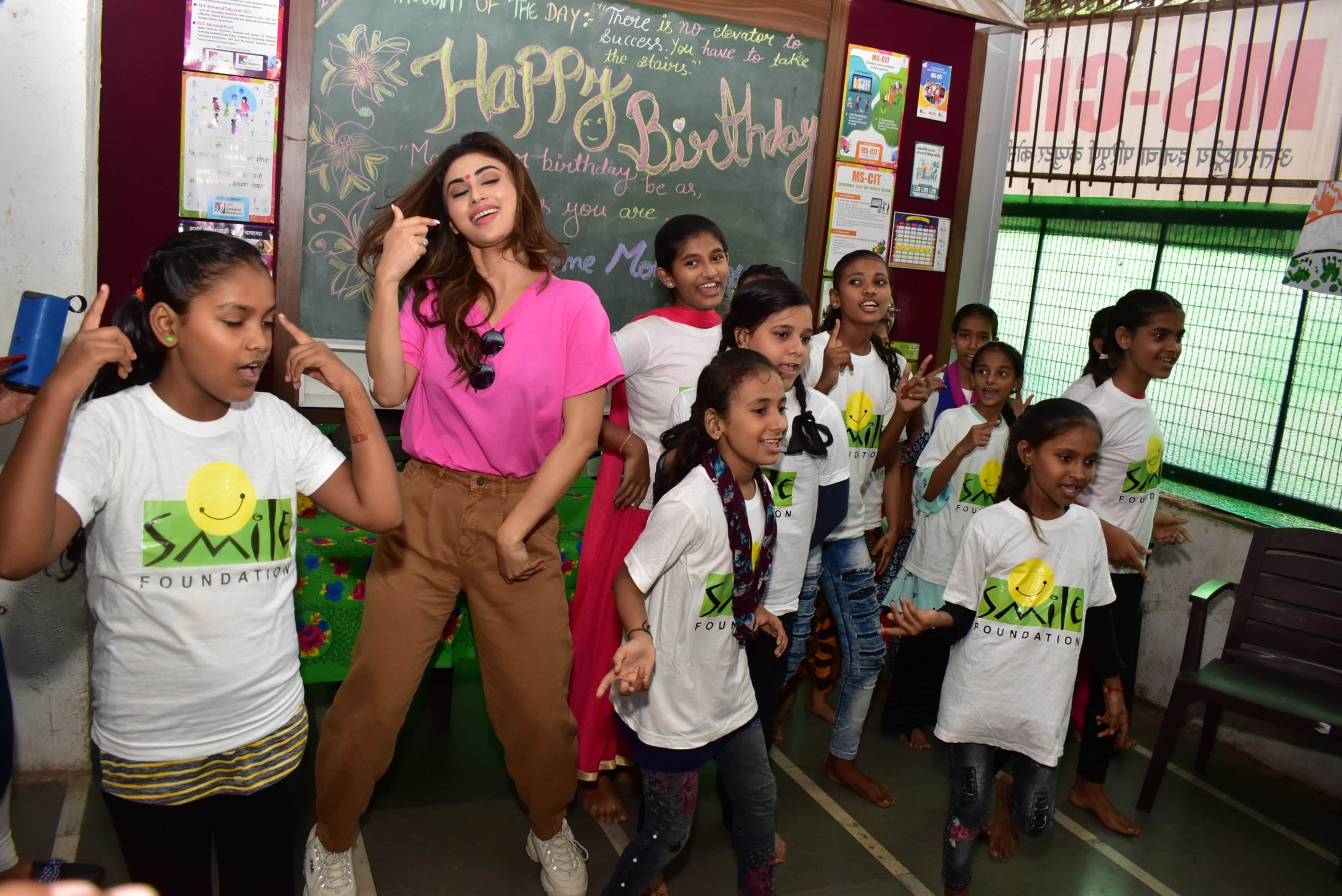 Disha Patani Riteish Deshmuk Malaika Arora Tara Sutaria Kartik Aaryan spotted in mumbai