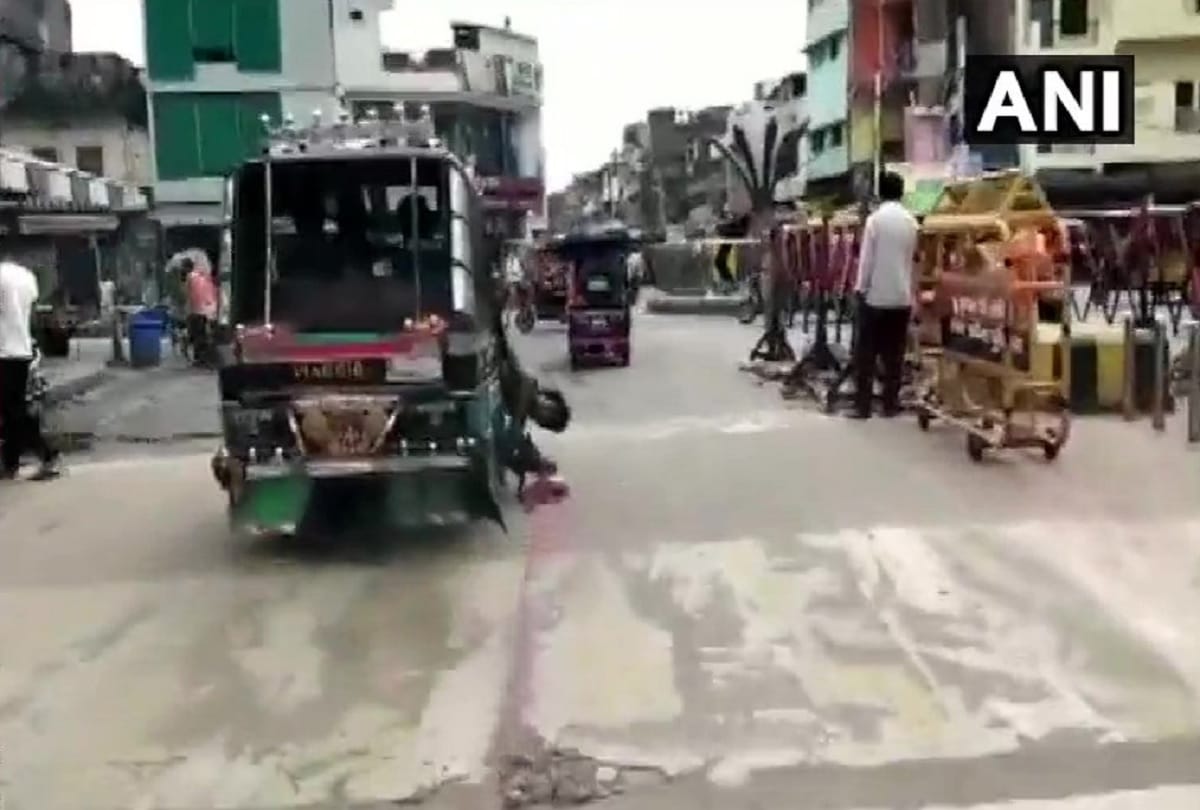Mentally unstable man dragged on road from moving auto-rickshaw in Prayagraj