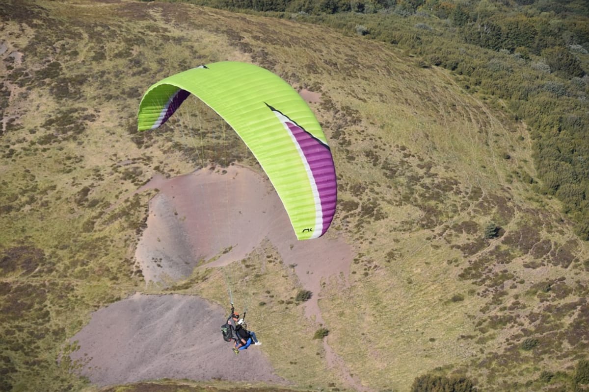 visit best spots for paragliding sports adventure in India