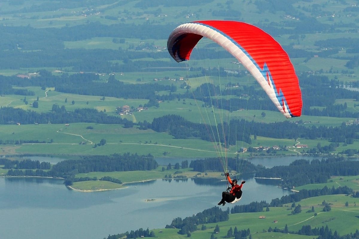 visit best spots for paragliding sports adventure in India