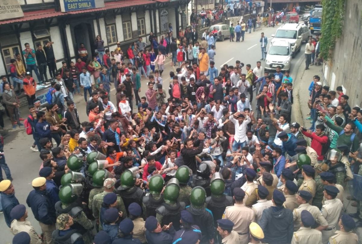 NSUI Protest chakka jam Outside secretariat himachal pradesh
