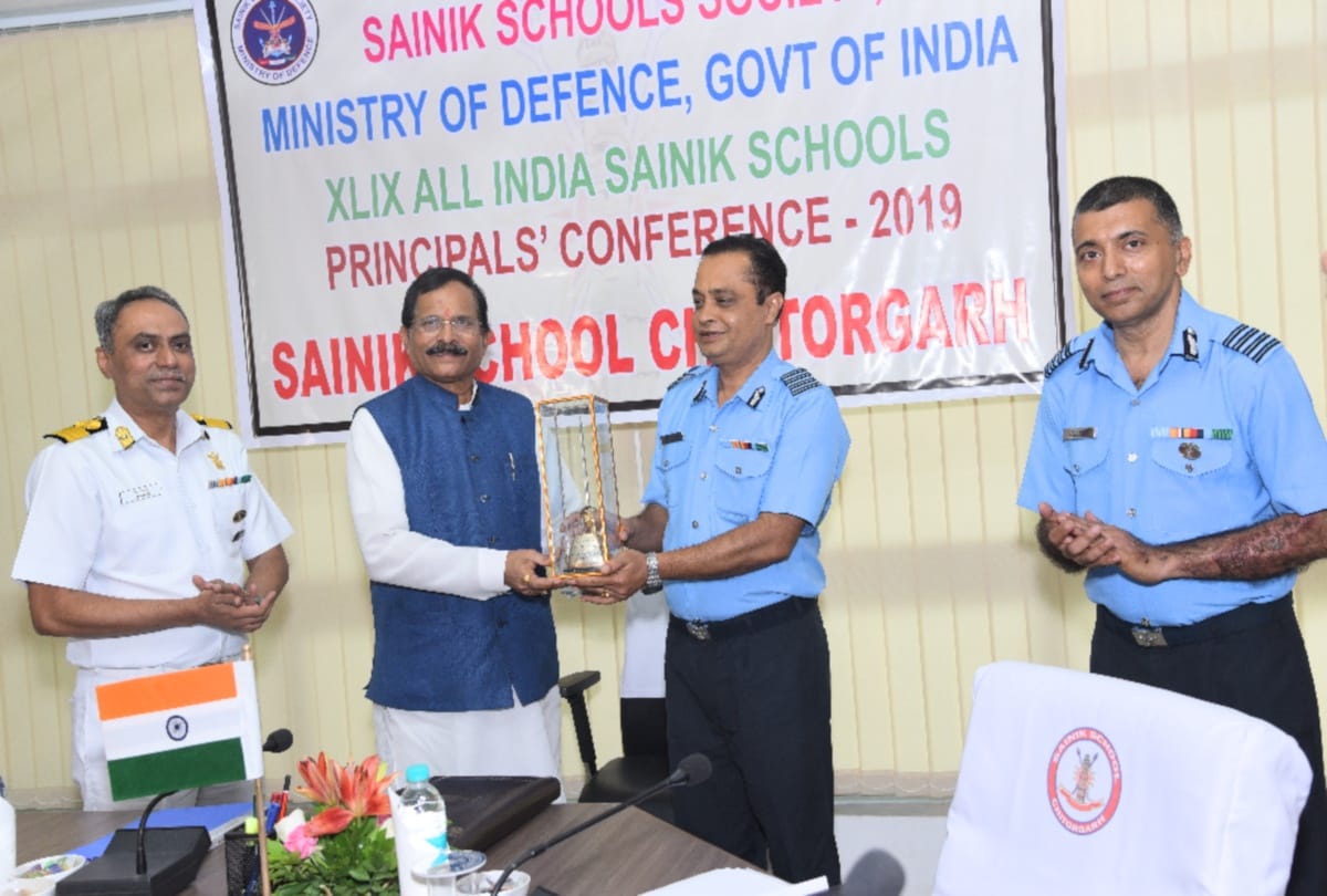 Central State Defense Minister Trophy again won by Sujanpur School hamirpur