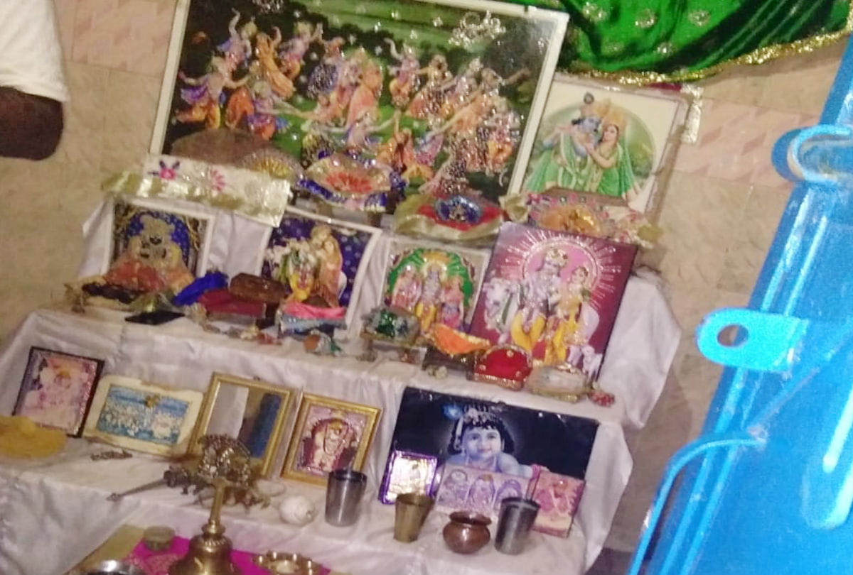 Radha Krishana Ashtadhatu statue stolen from Seshaji temple Govardhan Mathura