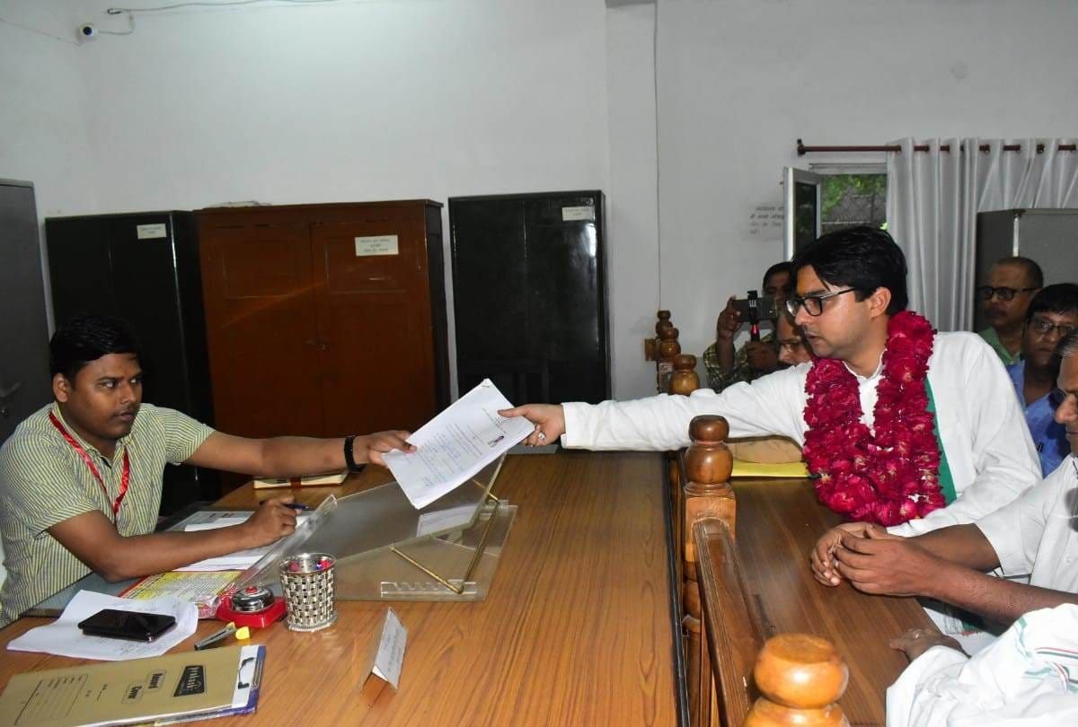 barabanki by elections : congress candidate tanuj punia file his nomination
