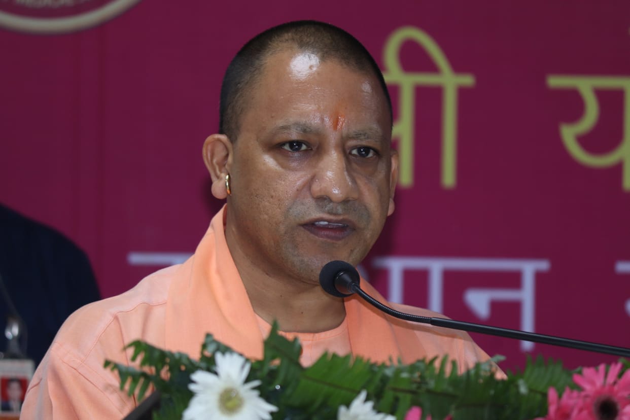 mahayogi gorakhnath and cm addressing