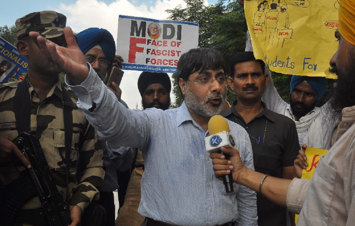 Sikh organizations demonstrated in support of Kashmiris in delhi