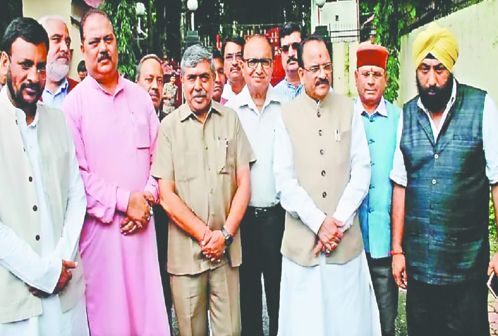bjp leaders Reached Governor House and Election Commission against congress for dal yojna