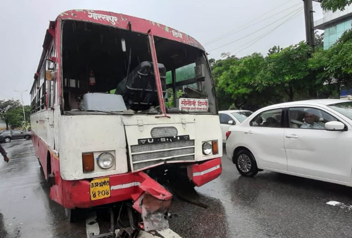 roadways bus collide with divider in lucknow no injuries