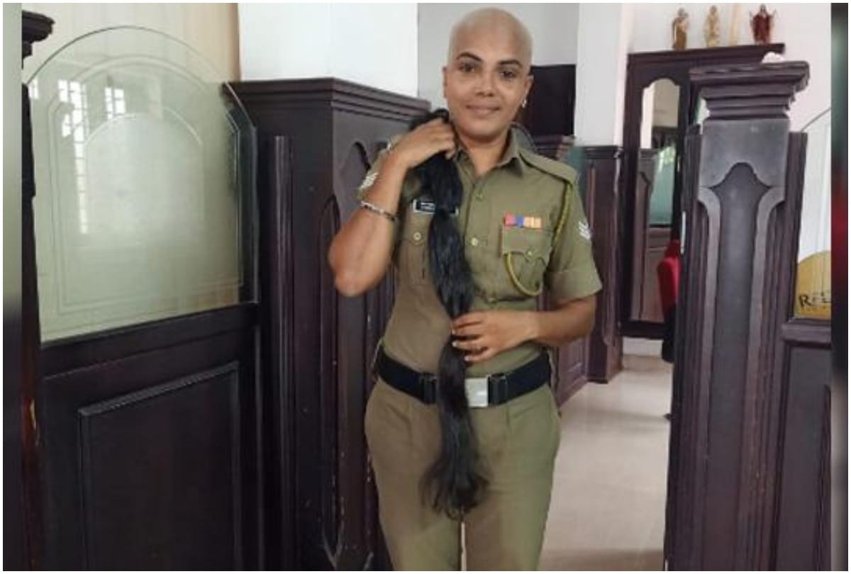 This woman police officer tonsures head for cancer patients in Kerala