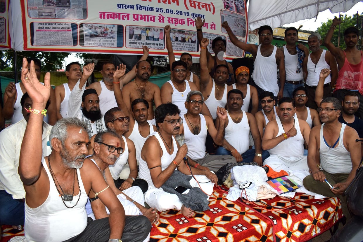 Businessmen protest for sipri overbridge