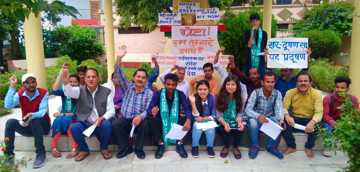 Aware of folk songs for environmental protection