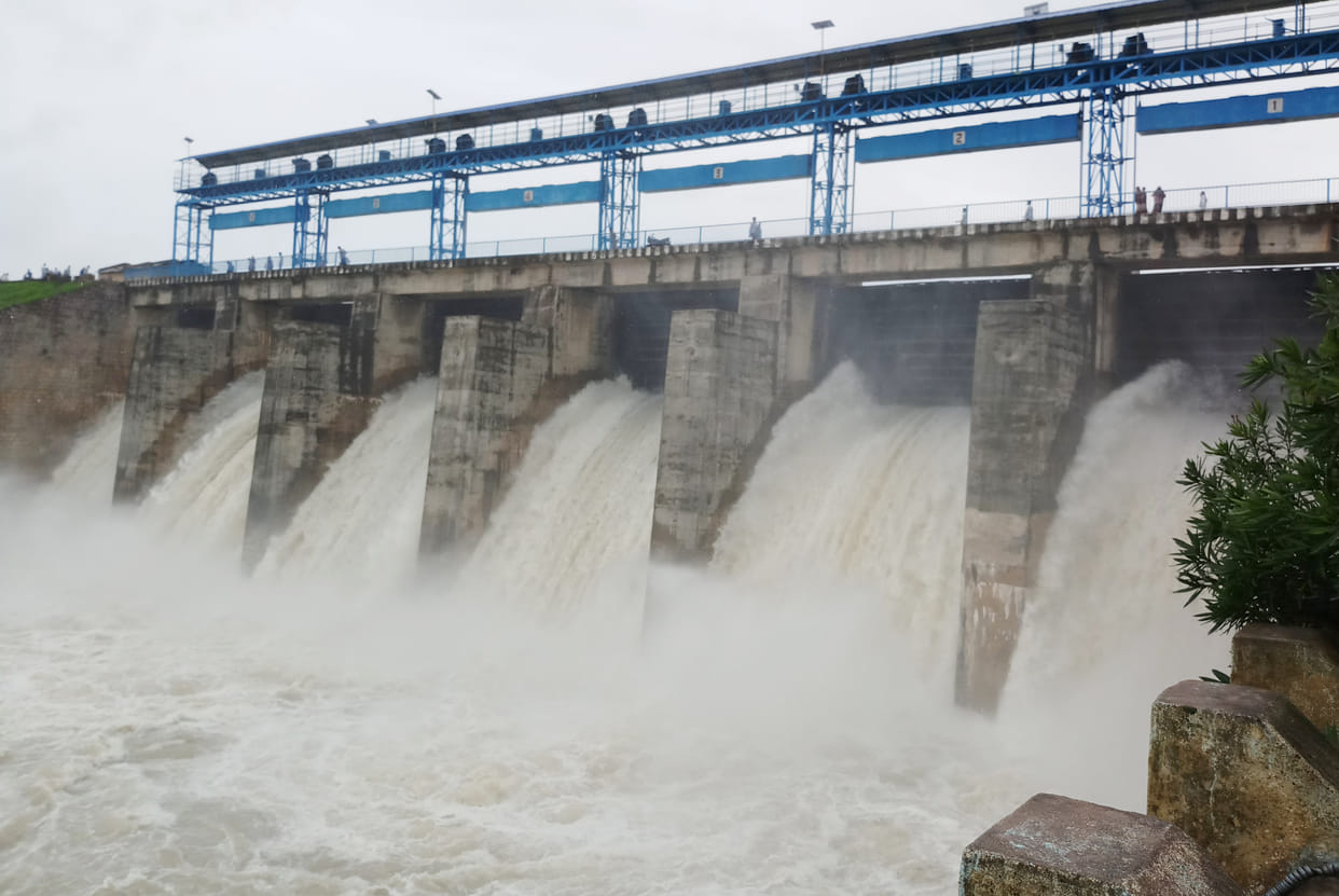 Raise the water level of jamni dam open gate