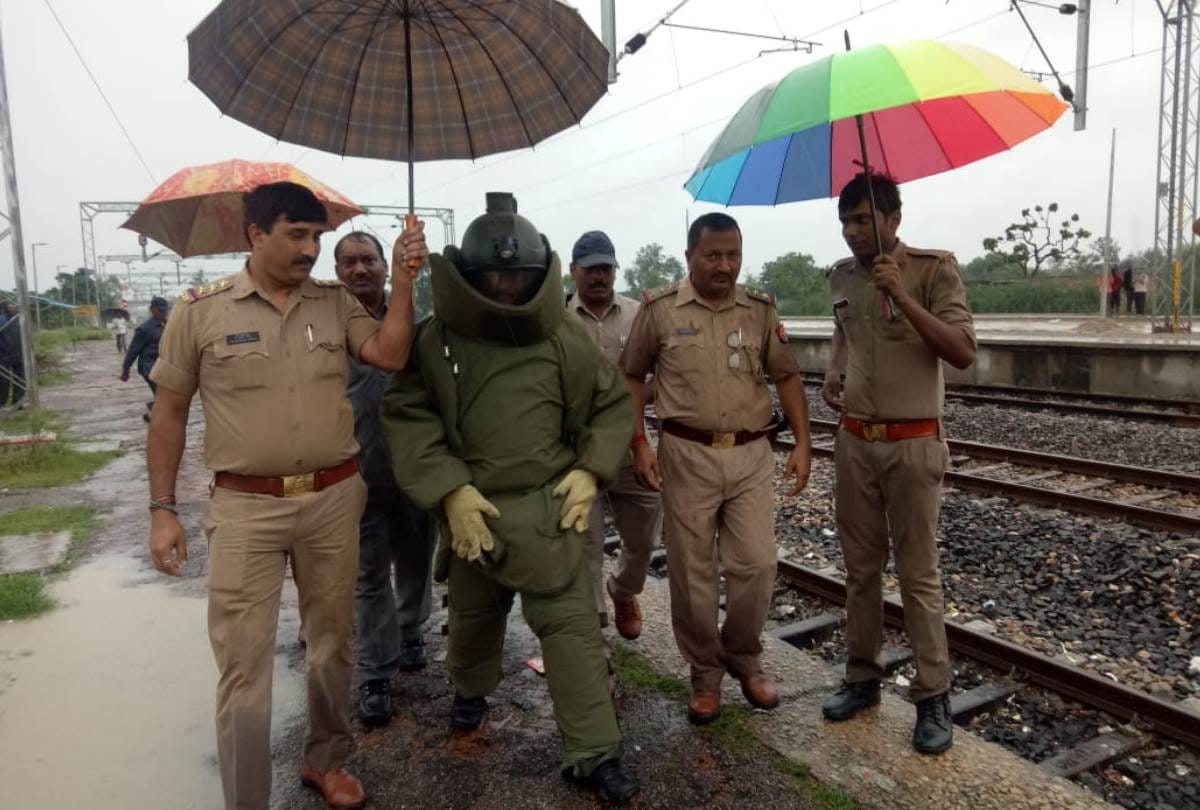 bomb rumored in train going malda town from delhi, bomb defusing squad called up