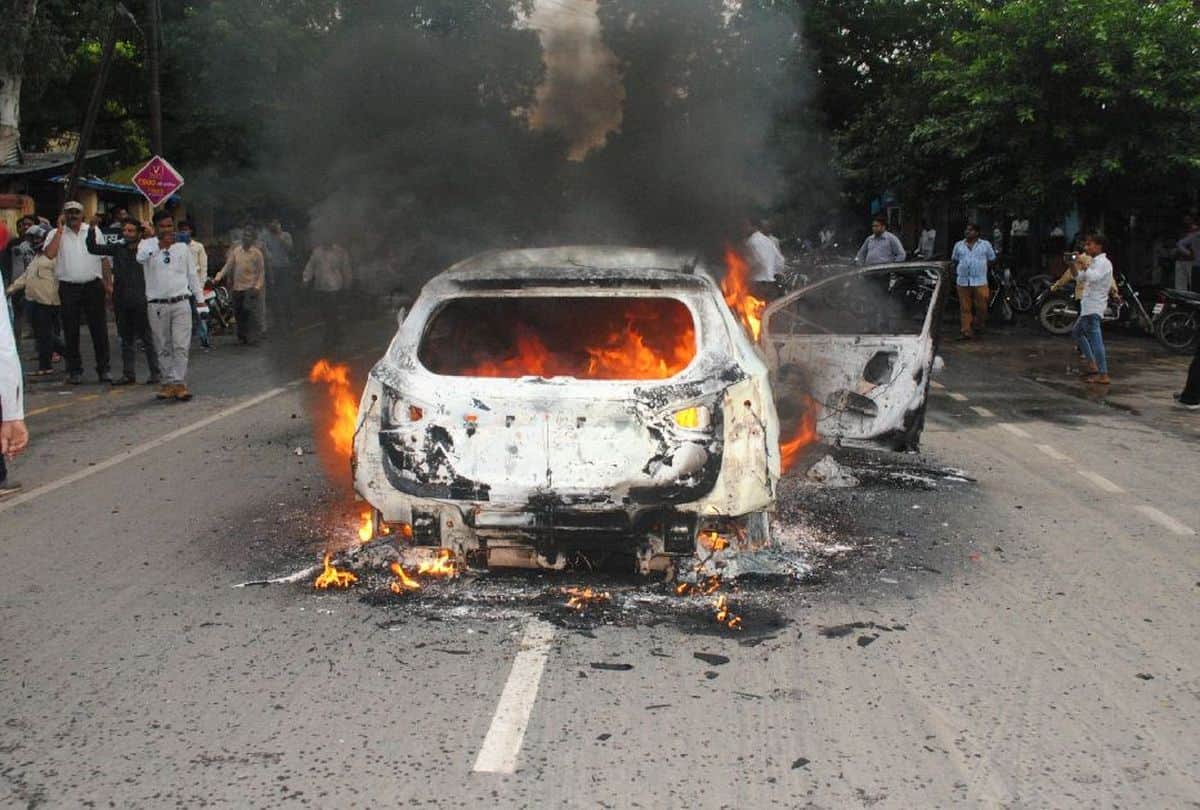 Young Man and His Girlfriend Burnt Car And Gun Firing Indise Story Mathura