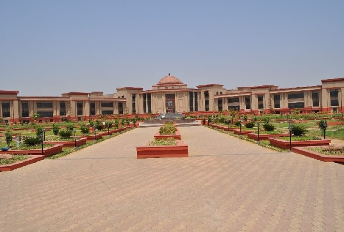 Bilaspur Chhattisgarh High Court quashes PIL related to plight of health services