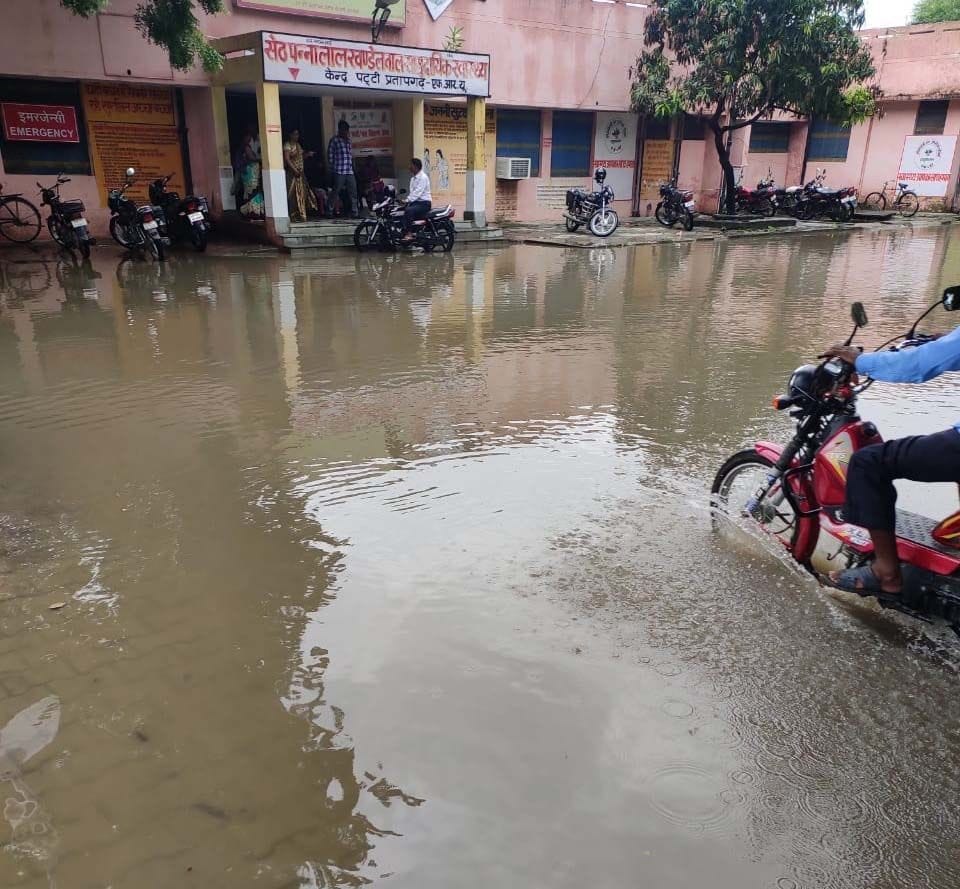 It rains, life is disrupted from city to village